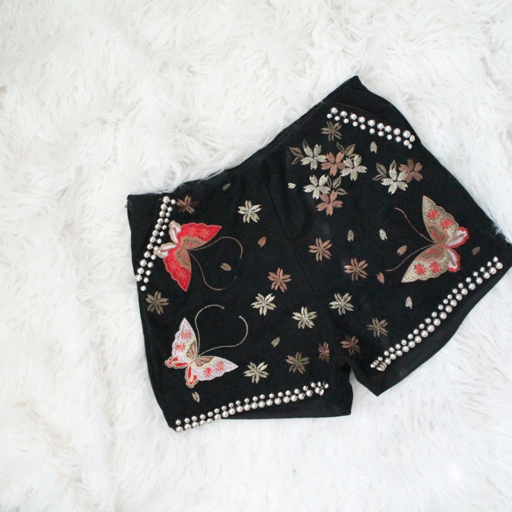 Gorgeous Embroidery Suede‎ Shorts